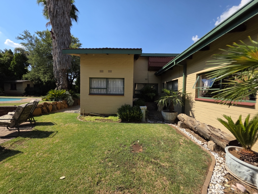 5 Bedroom Property for Sale in Riebeeckstad Free State